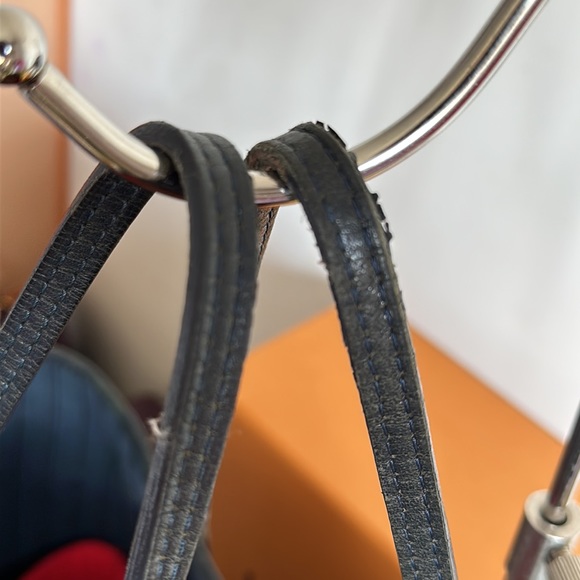 Louis Vuitton Neverfull Minilin - Picture 6 of 13